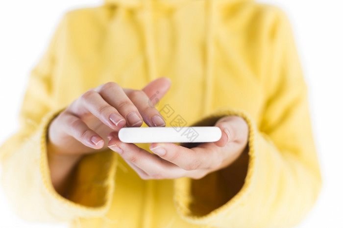 关闭女手使用智能手机图片