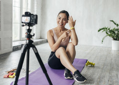 女人显示健身培训新视频博客