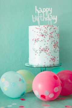 生日蛋糕与气球