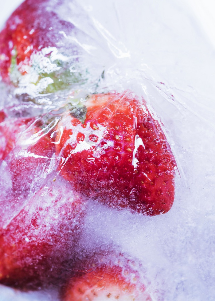 冻草莓图片