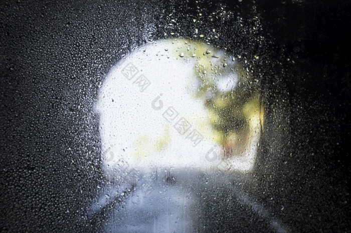 雨效果隧道背景