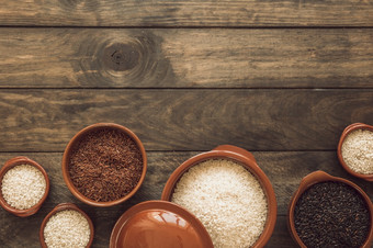 茉莉花棕色（的）用全麦面粉做的大米白色大米有机大米碗木表格