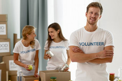 志愿者工作准备捐款慈善机构