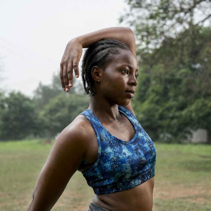 肖像运动女人自然伸展运动图片