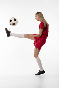 女足球球员踢球