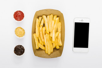 平躺盒子薯条与酱汁智能<strong>手机模拟</strong>
