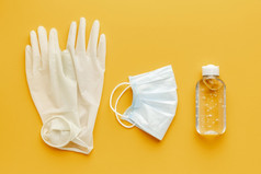 前视图手套与医疗面具手洗手液