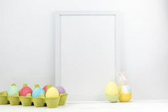 复活节鸡蛋盒子与空白框架表格
