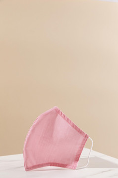 粉红色的保护面具表格
