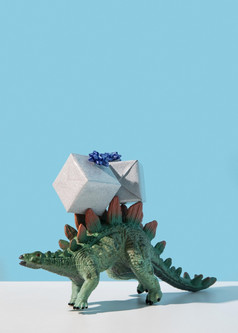 恐龙玩具穿礼物