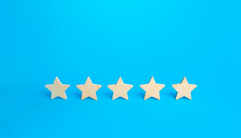 五个星星蓝色的背景<strong>评级</strong>评价概念高满意度好声誉受欢迎程度<strong>评级</strong>餐厅酒店移动应用程序最高分数服务质量反馈