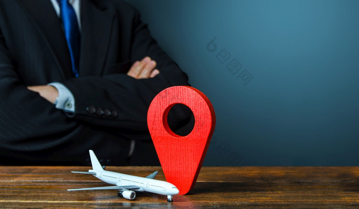 乘客飞机和红色的位置销地图图标组织空气交通检疫和流感大流行限制业务类航班支持金融程序为民事航空危机