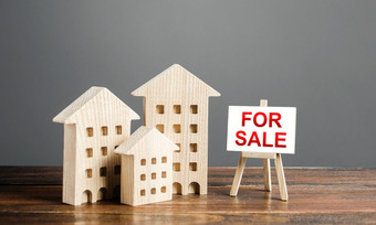 木数据住宅建筑和画架标志标签为出售购买和销售真正的房地产热提供了和财产估值聪明的投资和搬迁好提供