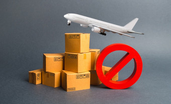 货物飞机许多盒子和红色的禁止象征但贸易战争限制进口禁止交通出口<strong>两用</strong>货物国家下制裁运输公司