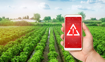 电话和警告标志的背景种植园甜蜜的保加利亚贝尔胡椒有害的农药和化学物质农业<strong>环境危害</strong>存在塑料微粒的作物
