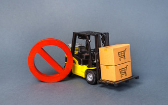 黄色的叉车卡车携带boxex和红色的禁止象征但贸易战争限制进口生产禁止出口两用货物国家下制裁