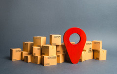 很多纸板盒子和红色的位置销定位包和货物算法为构建最低路线为的交付订单物流运输存储仓库