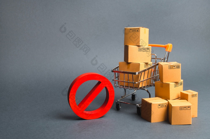 纸板盒子超市电车和红色的象征但贸易战争限制的进口货物专有的为业务没有能力出售产品可怜的物流交付