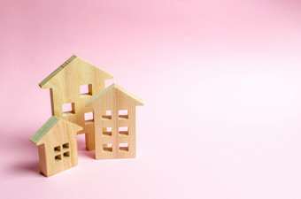 木房子粉红色的背景的概念的城市小镇投资真正的房地产购买房子<strong>管理</strong>和业务<strong>管理</strong>市场报道建设建筑