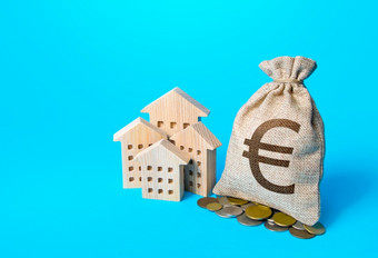 房子和欧元钱袋增加财产价值公平市场价格首页税收住宅商业财产收入市政预算真正的房地产投资和租赁业务