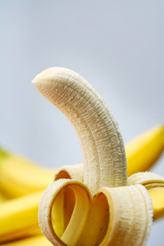 去皮香蕉准备好了吃香蕉