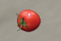 关闭视图新鲜的红色的西红柿孤立的厨房表格适合为你的食物设计项目
