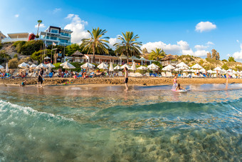 帕福斯塞浦路斯8月人放松珊瑚湾海滩一个的大多数著名的海滩塞浦路斯帕福斯塞浦路斯8月人放松珊瑚湾海滩一个的大多数著名的海滩塞浦路斯