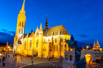 晚上视图matthias教堂和<strong>雕像</strong>圣斯蒂芬。历史城市中心布达布达佩斯匈牙利晚上视图matthias教堂和<strong>雕像</strong>圣斯蒂芬。历史城市中心布达布达佩斯匈牙利