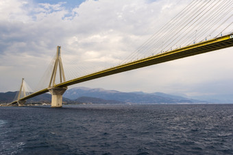 斜拉桥悬架桥穿越哥林多海湾海峡希腊一个的世界最长的设计载荷斜拉桥桥梁和的最长的的完全暂停类型