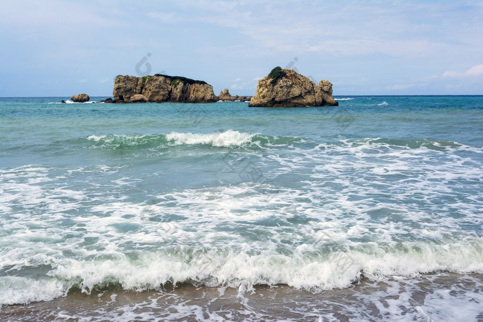 岩石形成附近普拉苏迪海滩的岛科孚岛希腊岩石形成附近普拉苏迪海滩的岛科孚岛希腊