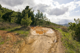 国家路与泥penteli山阿提卡希腊山penteli山阿提卡希腊位于东北雅典和西南马拉松国家路与泥penteli山阿提卡希腊