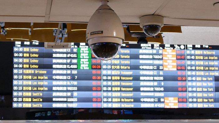 桃园台湾月关闭安全相机前面飞行日程安排董图片