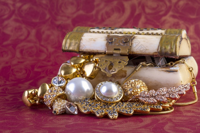 黄金珠宝概念概念比喻为销售老黄金珠宝为现金