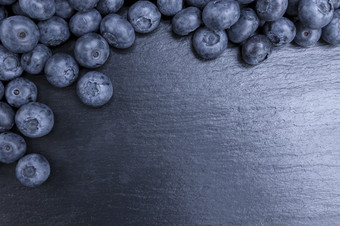 新鲜的蓝莓夏天多汁的水果为健康的饮食有机蓝莓为健康的食物和生活概念