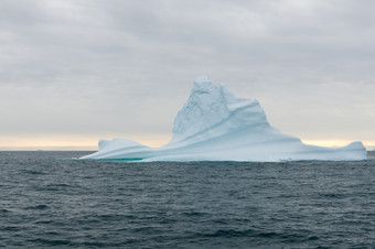 冰山美丽的冰山北极水域周围迪斯科岛格陵兰岛