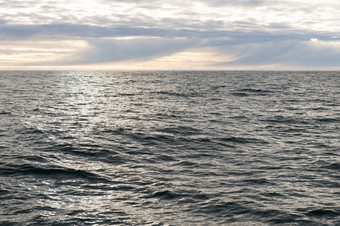 海洋景观海洋景观的北极与强烈的云模式