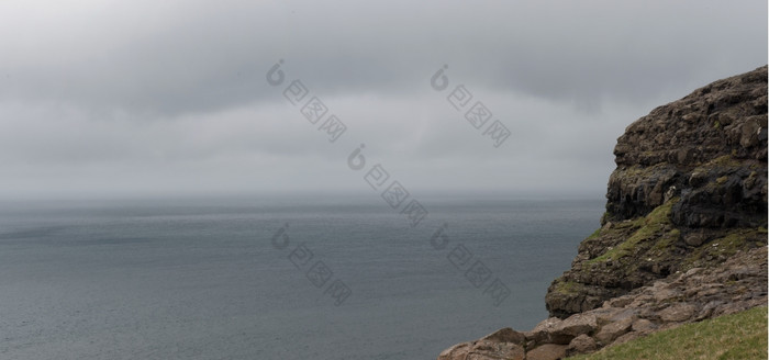 岩石景观的法罗岛屿岩石景观的法罗岛屿与悬崖而且海洋