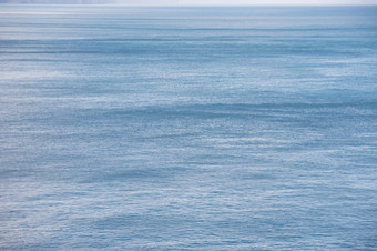 蓝色的海洋背景蓝色的海洋背景景观与深蓝色的水和风