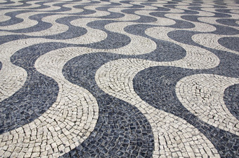 <strong>葡萄牙</strong>里斯本典型的<strong>葡萄牙</strong>语鹅卵石手工制作的人行道上