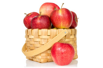 <strong>编织篮子</strong>完整的红色的苹果孤立的白色<strong>背景</strong>