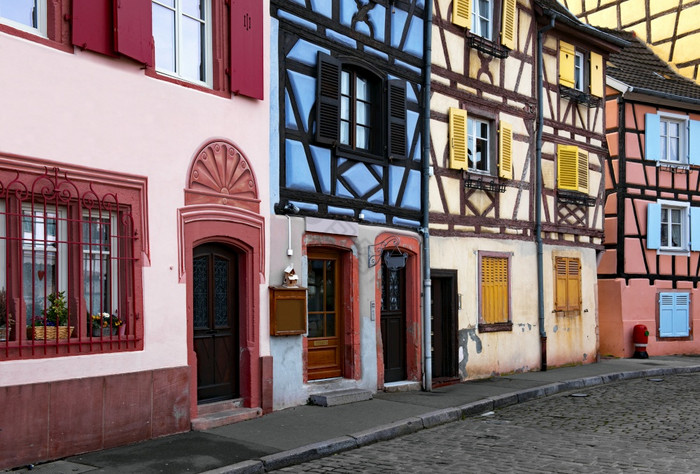 色彩鲜艳的木架房子科尔马阿尔萨斯法国图片