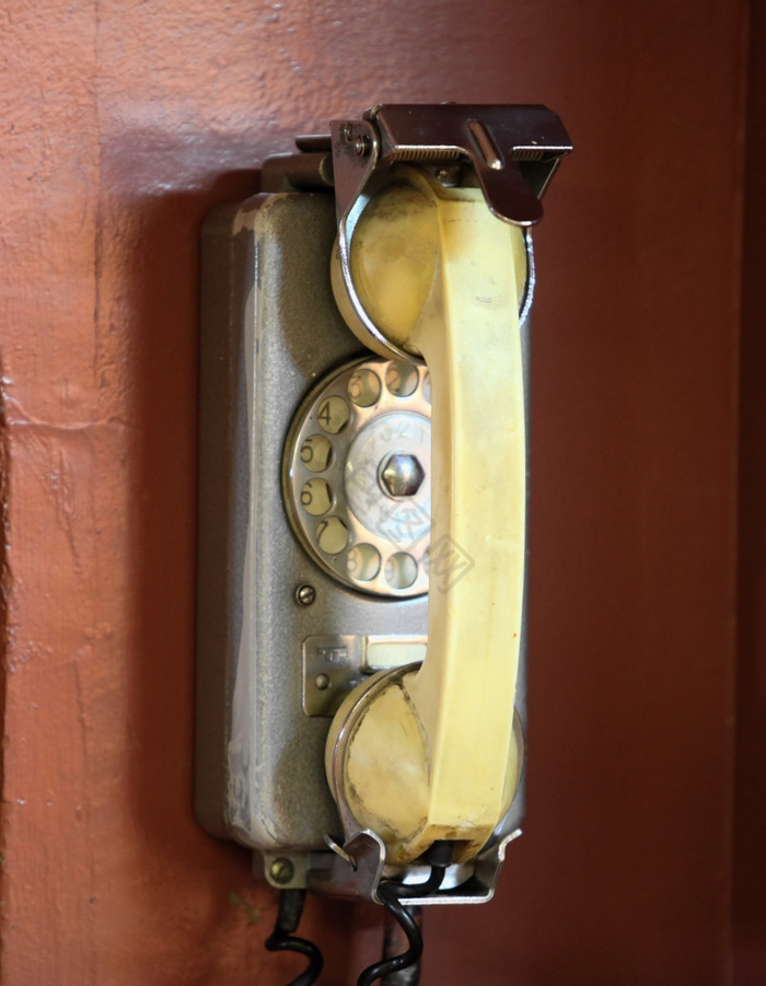 的老墙安装电话电话图片