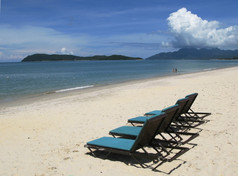 日光浴浴床海滩朗考岛马来西亚
