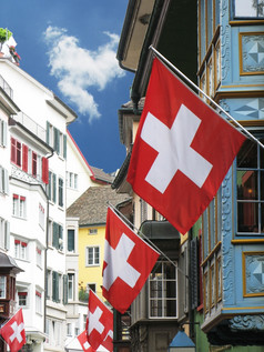 老街苏黎世装饰与旗帜为的瑞士国家一天