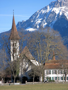 视图老教堂而且山茵特拉肯瑞士