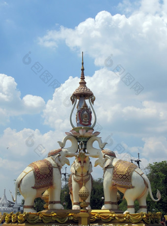 三个大象持有的布拉松曼谷纪念碑曼谷