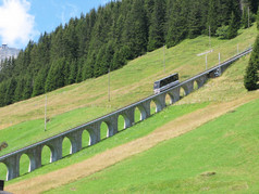 山铁路路Muerren著名的瑞士滑雪度假胜地希尔索恩地区