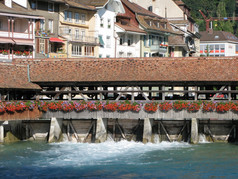 古老的大坝而且木桥Thun瑞士