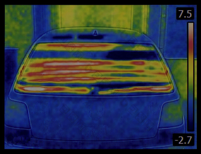 后车窗口加热器热图像