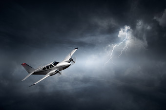 飞机飞行风暴数字艺术作品飞机飞行风暴与闪电概念风险数字艺术作品